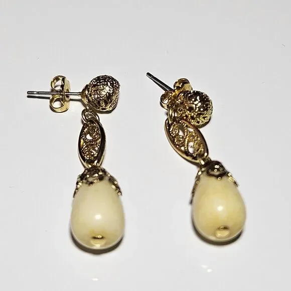 Vintage Avon Gold Tone And Ivory Filigree Preirced Drop Earrings - Picture 12 of 12